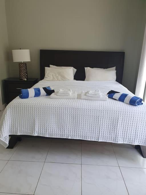 Townhouse By The Bay, Little Bay Country Club ,Negril Villa Orange Bay Eksteriør billede
